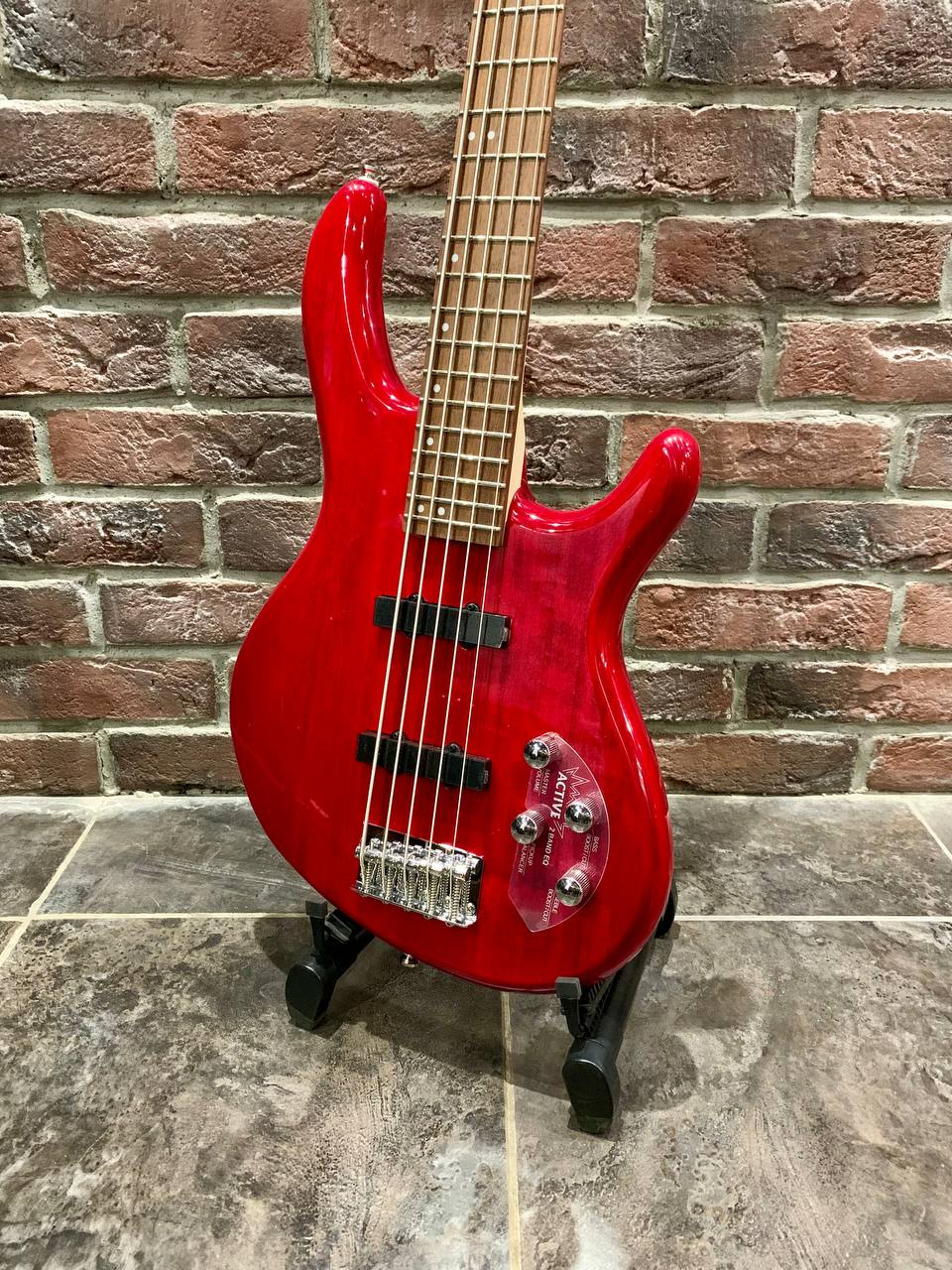 Бас Гитара Cort Action-Bass Plus RD + Басовый Комбик 15 ват (Индонезия) - изображение 3