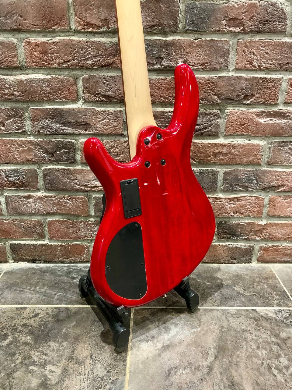 Бас Гитара Cort Action-Bass Plus RD + Басовый Комбик 15 ват (Индонезия) - изображение 4