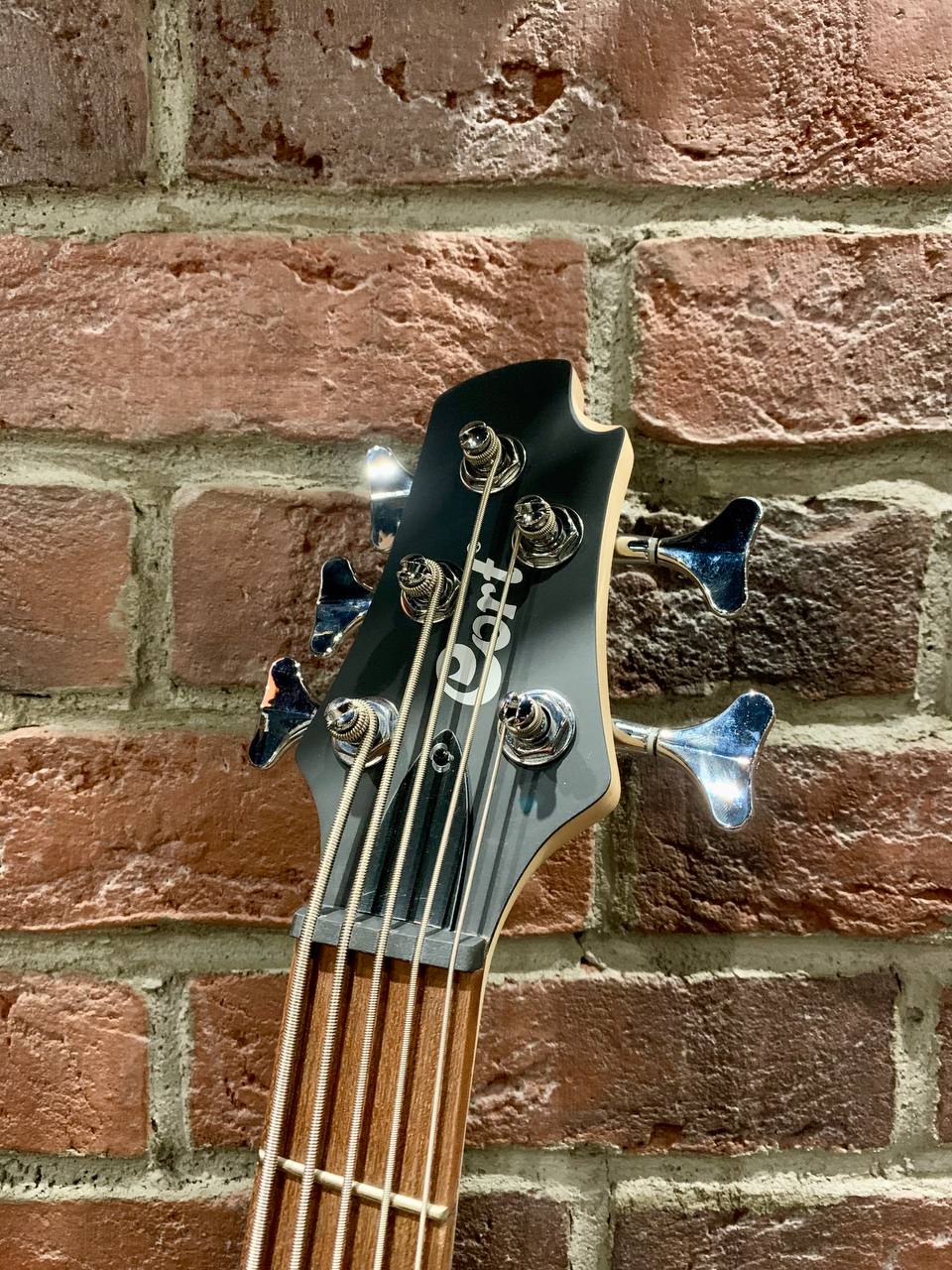 Бас Гитара Cort Action-Bass Plus RD + Басовый Комбик 15 ват (Индонезия) - изображение 7