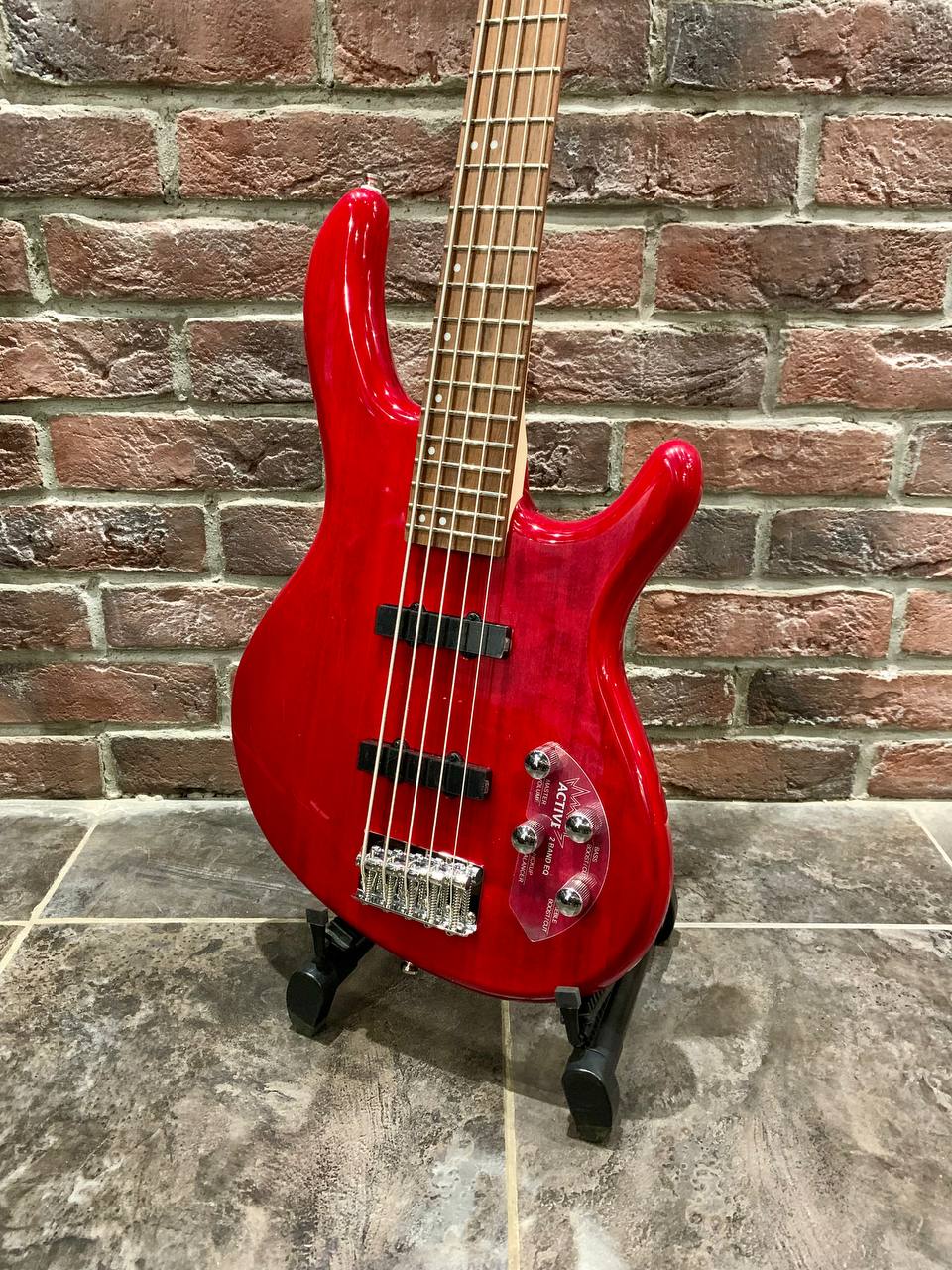 Бас Гитара Cort V Action Plus + Басовый Комбик 15 ват (Индонезия) - изображение 3