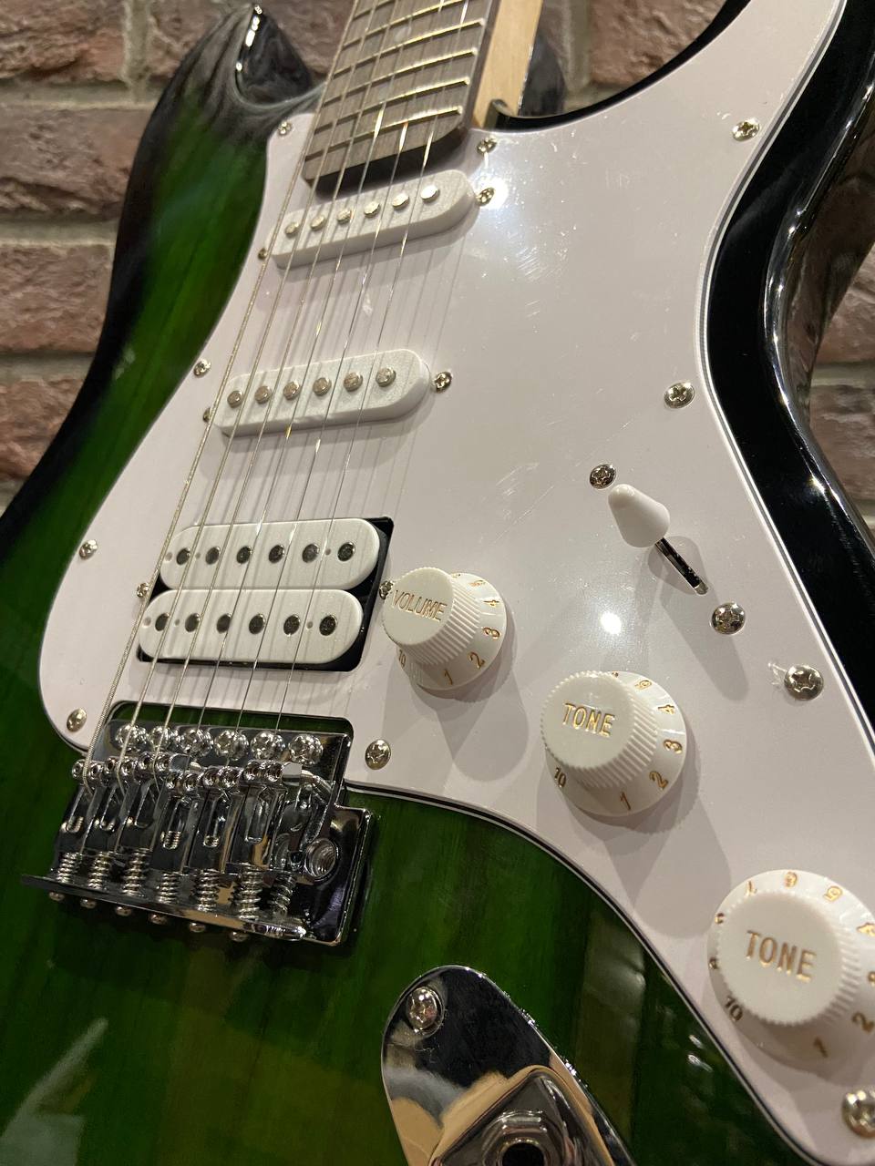 Электрогитара Stratocaster HSS GR - изображение 3