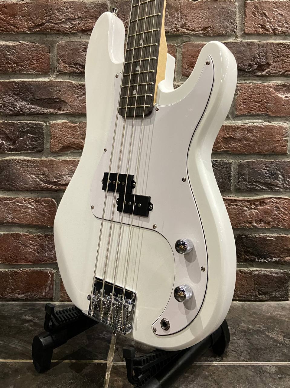 Бас Гитара Prесisiоn Bass + Портативный Басовый Комбик (Комплект) - изображение 3