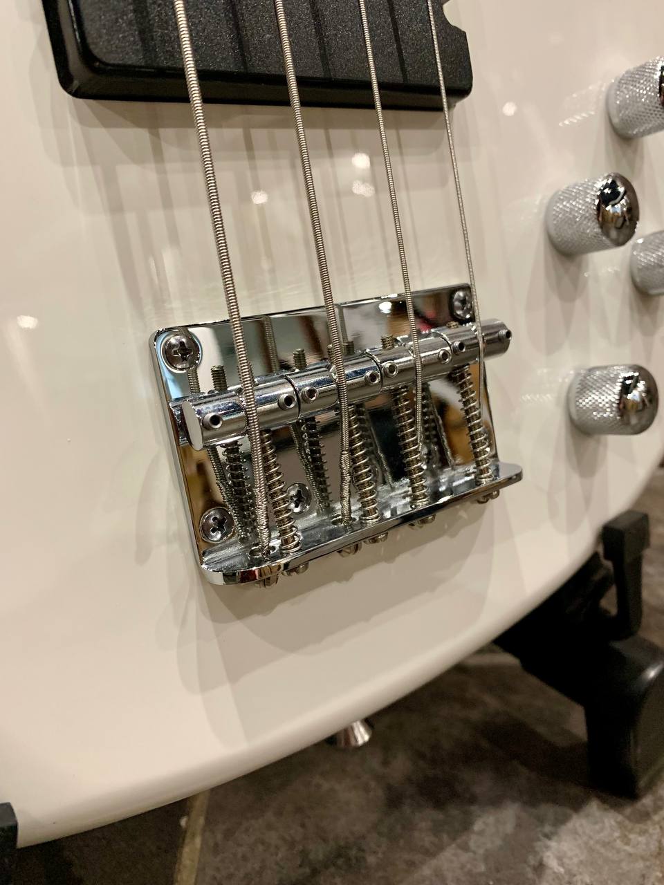 Бас Гитара BT-4 White Snow (Обожженный Клен) - изображение 3