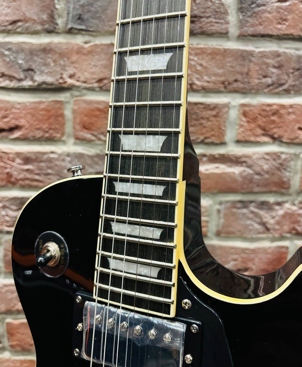 Электрогитара Les Paul BK Venom + Мощный Комбик с Перегрузом (комплект) - изображение 6