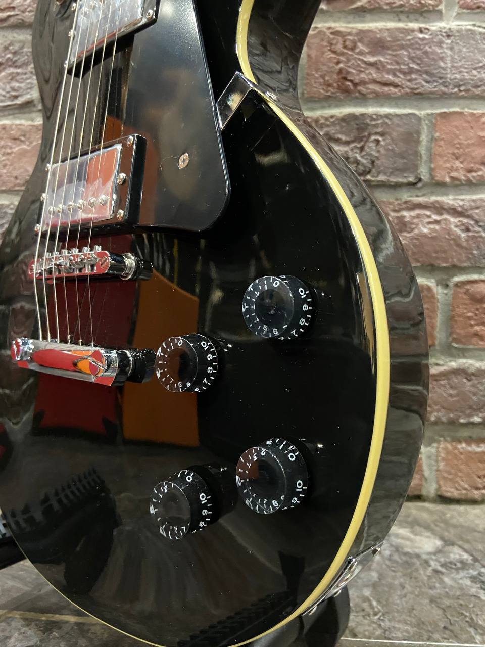 Электрогитара Les Paul Black Edition - изображение 3