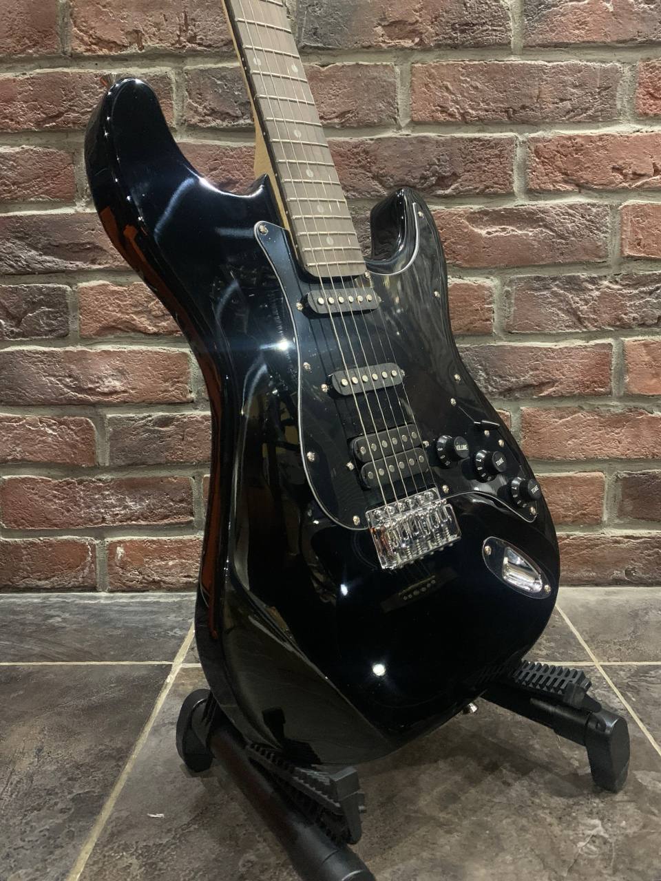 Электрогитара Black Stratocaster HSS + Мощный Комбик c Перегрузом (комплект) - изображение 3