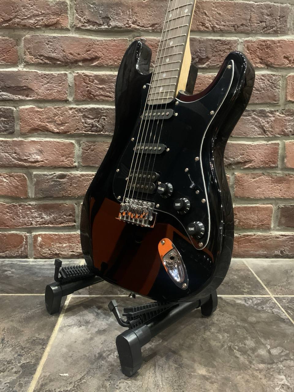 Электрогитара Black Stratocaster HSS + Мощный Комбик c Перегрузом (комплект) - изображение 8