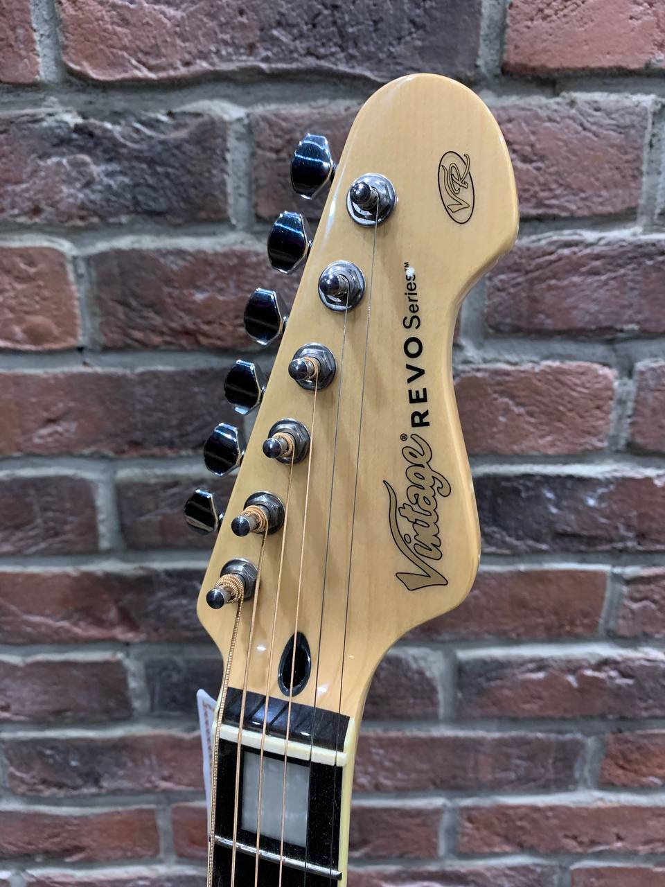 Электро-Акустическая Гитара Vintage Revo VRE-900BS (Great Britain) - изображение 8