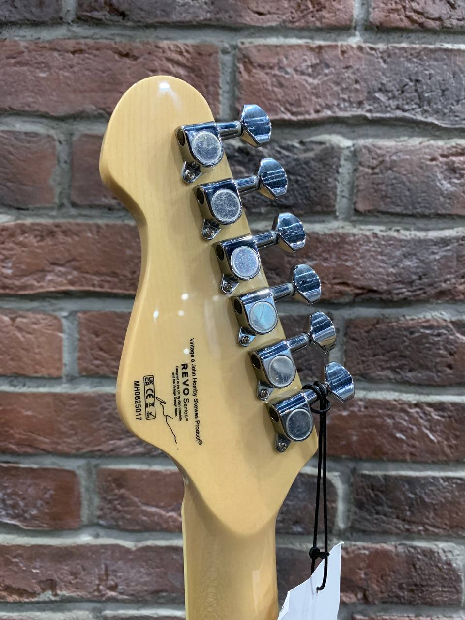 Электро-Акустическая Гитара Vintage Revo VRE-900BS (Great Britain) - изображение 9