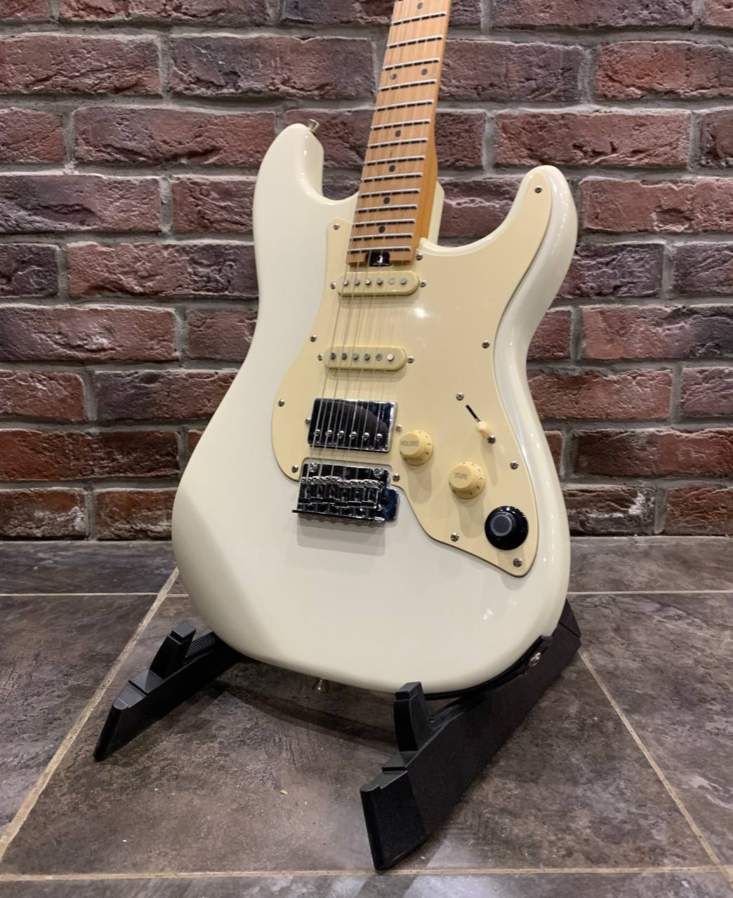 Электрогитара-Процессор GTRS Professional P801 Vintage White - изображение 2