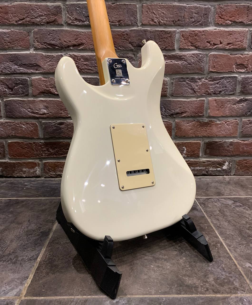 Электрогитара-Процессор GTRS Professional P801 Vintage White - изображение 3