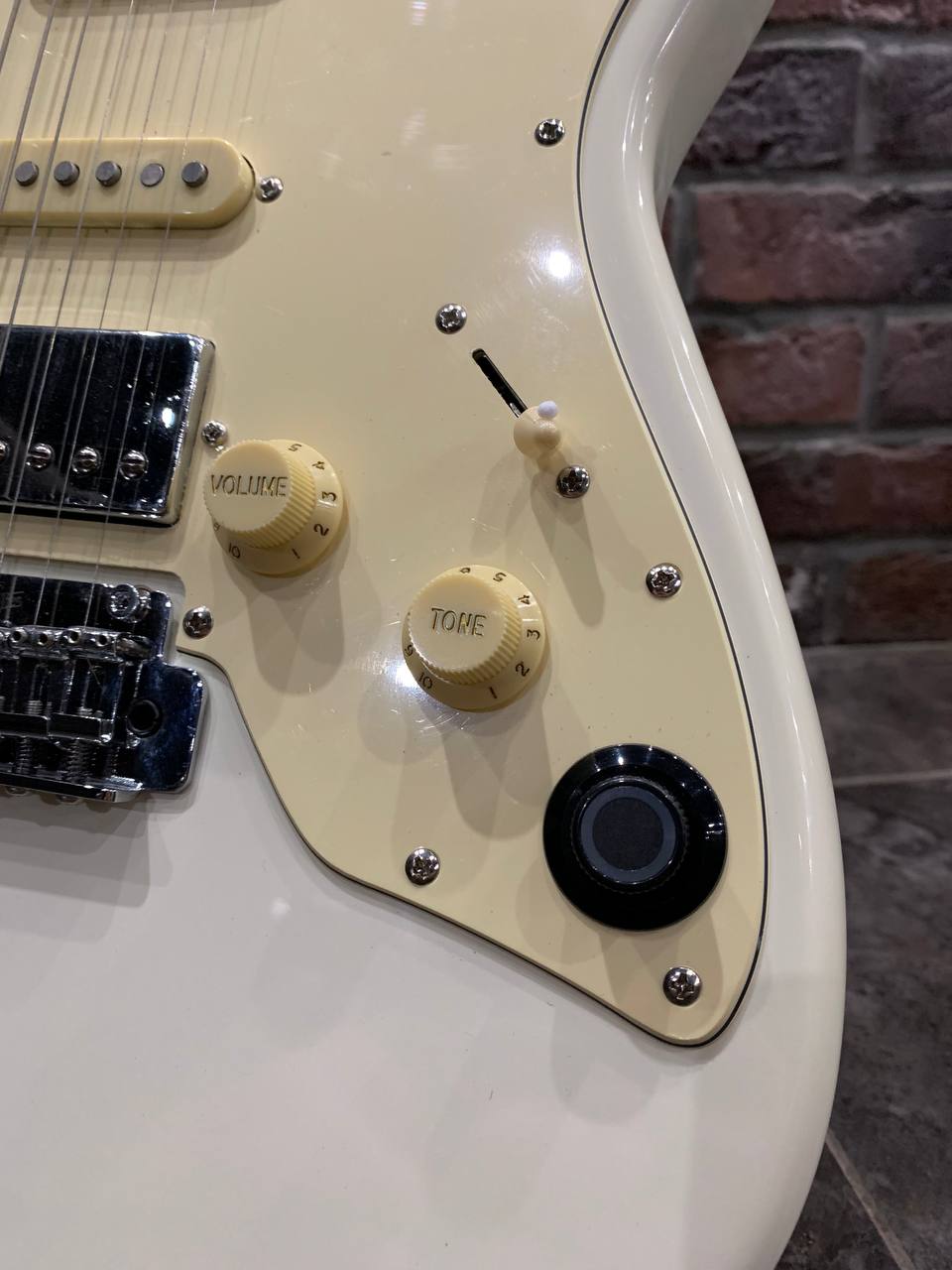 Электрогитара-Процессор GTRS Professional P801 Vintage White - изображение 5