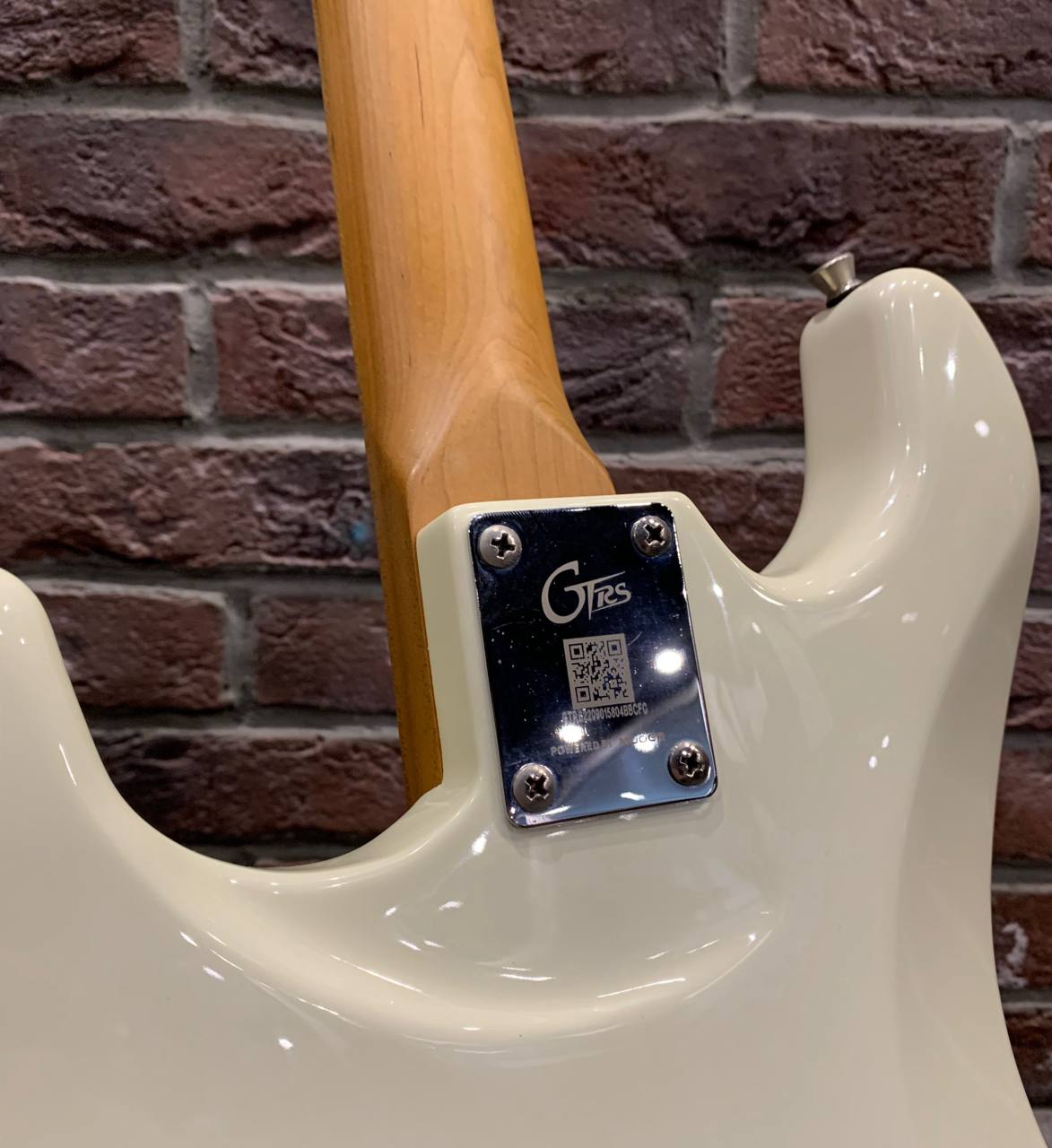 Электрогитара-Процессор GTRS Professional P801 Vintage White - изображение 7