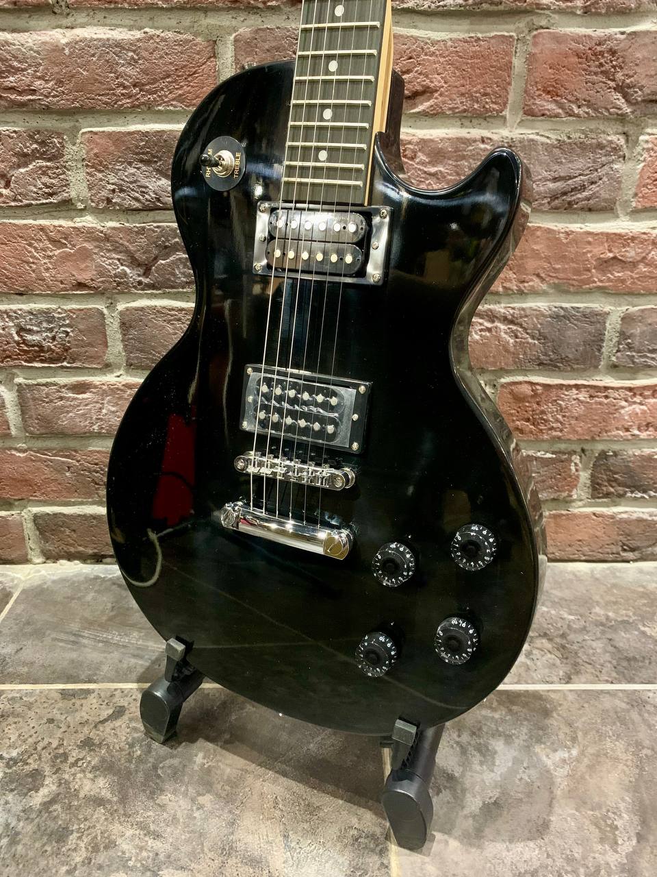 Электрогитара Les Paul Black + Стильный Комбик 15 ват (комплект) - изображение 3