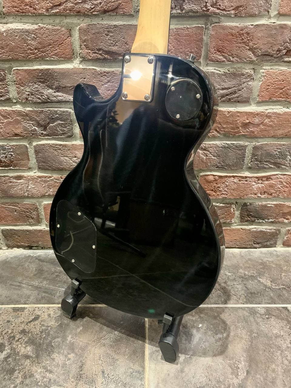 Электрогитара Les Paul Black + Стильный Комбик 15 ват (комплект) - изображение 4