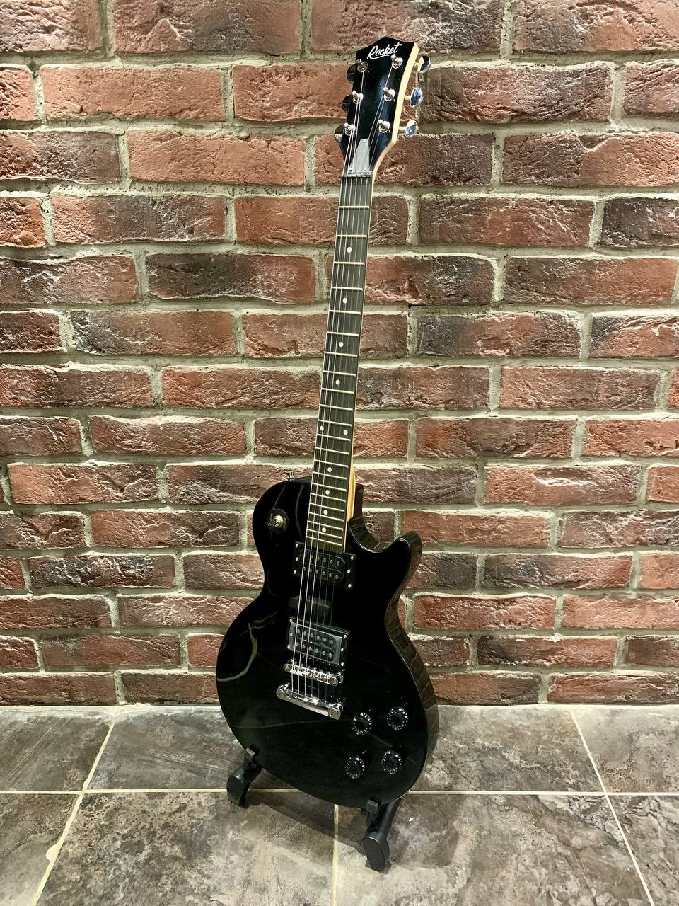 Электрогитара Les Paul Black + Стильный Комбик 15 ват (комплект) - изображение 9