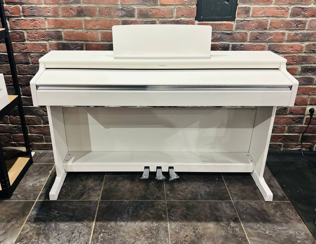Корпусное Пианино Yamaha YDP 165-WH + Банкетка - изображение 2