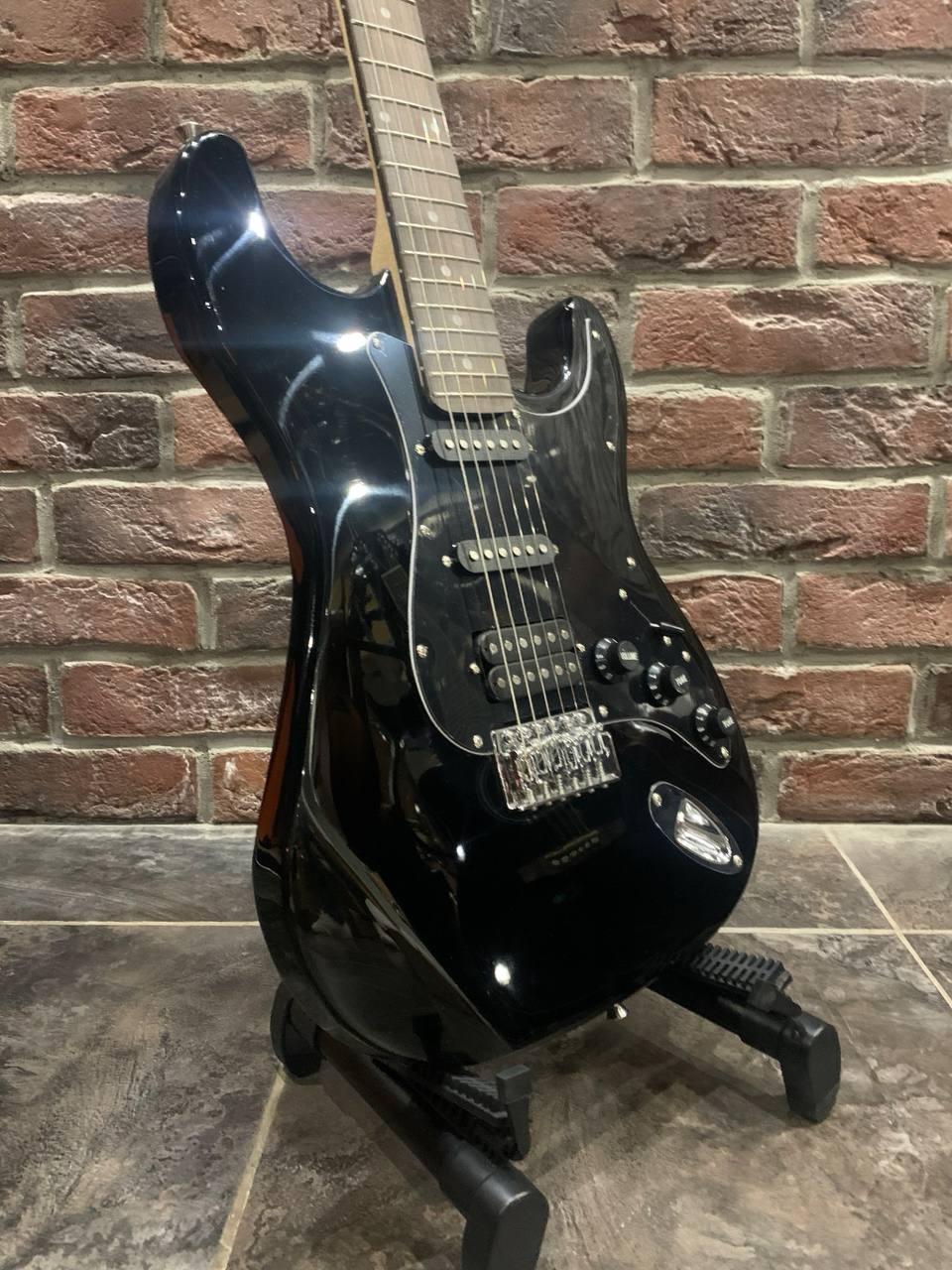 Электрогитара под Fender Black Series + Мощный Комбик (комплект) - изображение 3