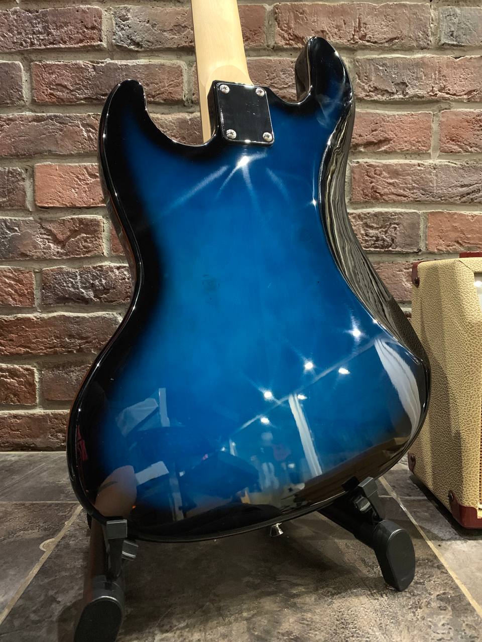 Бас Гитара Jazz Bass BLS + Комбик 15 ват (комплект) - изображение 5