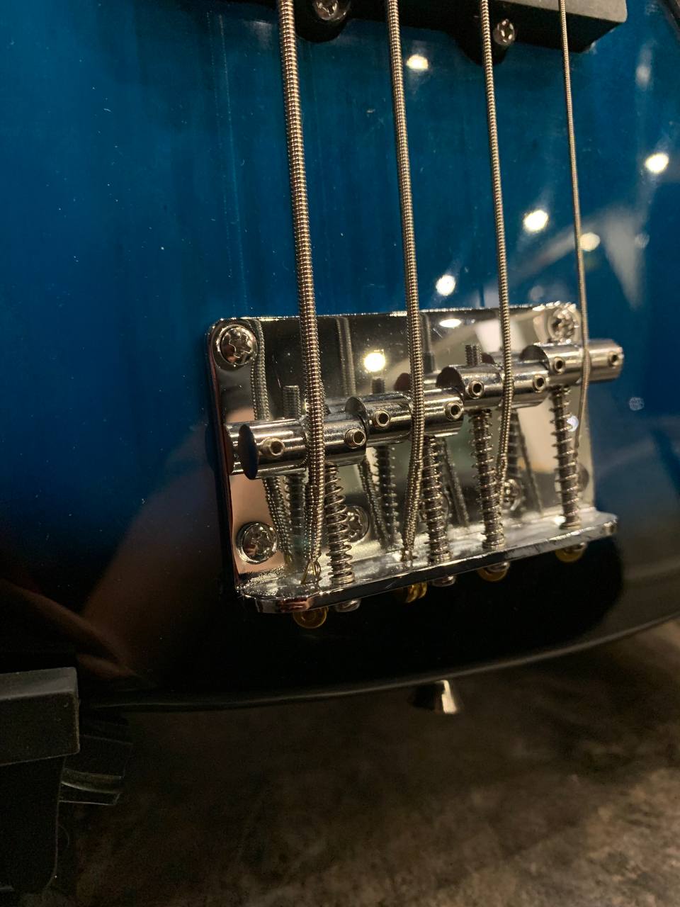 Бас Гитара Jazz Bass BLS + Комбик 15 ват (комплект) - изображение 6