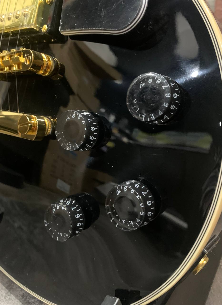 Электрогитара McCartney Les Paul Gold Black - изображение 4