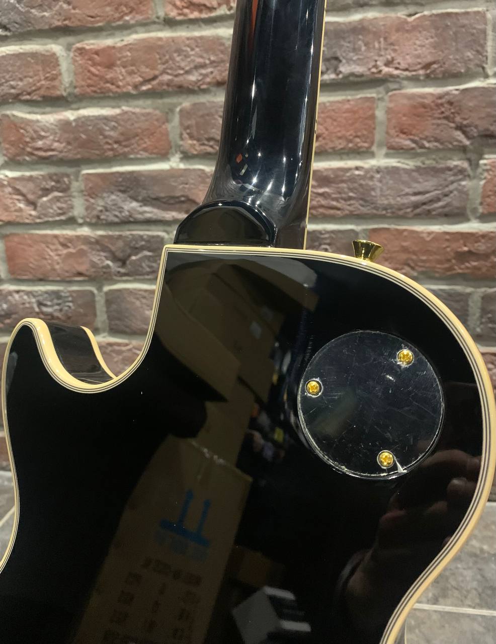 Электрогитара McCartney Les Paul Gold Black - изображение 6