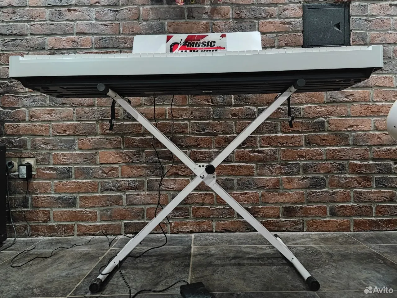 Цифровое Пианино Yamaha P-225 WH - изображение 7