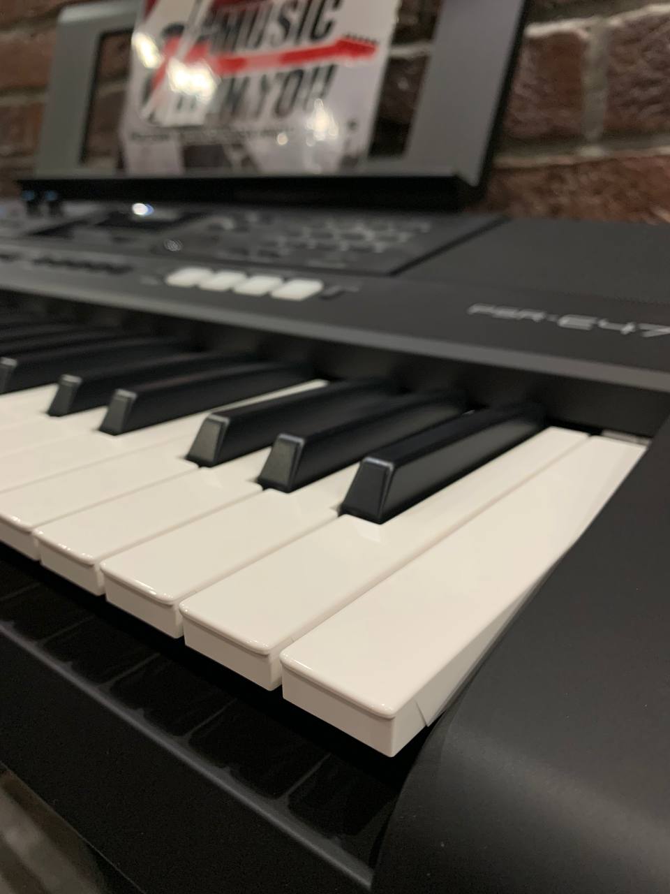 Синтезатор Yamaha PSR 473 + Стойка - изображение 4