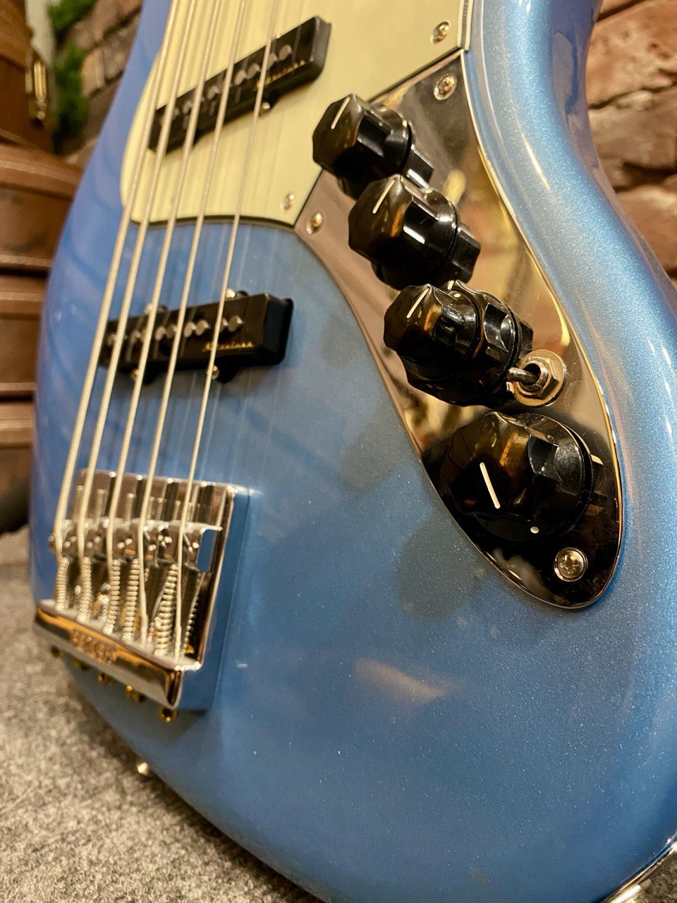 Бас Гитара Fender Player Plus Jazz Bass V MN Opal Spark (Mexico) - изображение 4