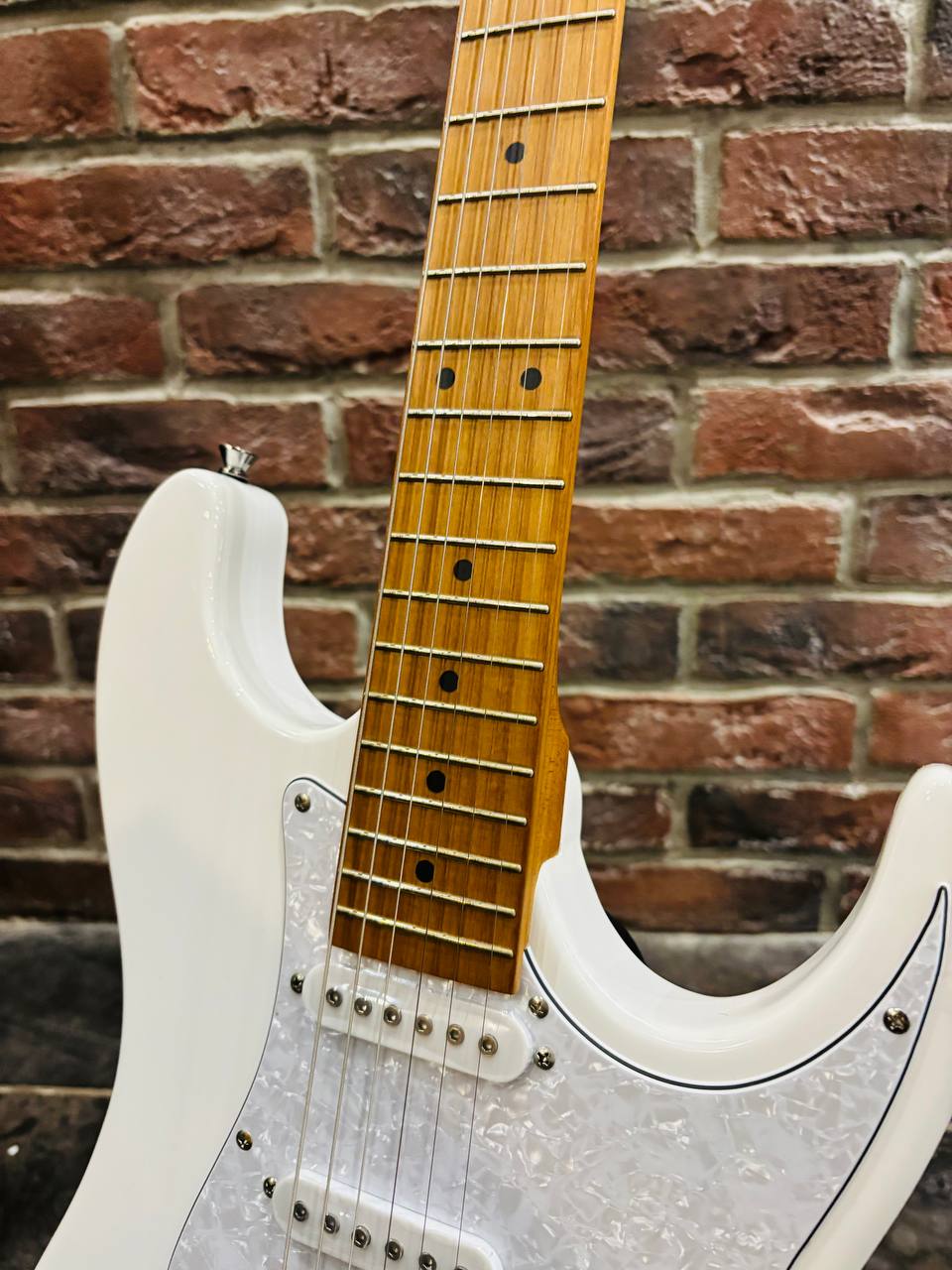 Электрогитара Stratocaster HSS со Встроенным Процессором и Драм Машиной  - изображение 5
