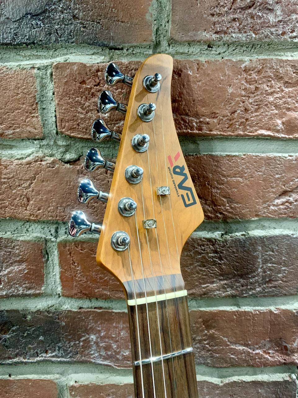 Электрогитара EART YMX-SG3 Brown Sunburst - изображение 7