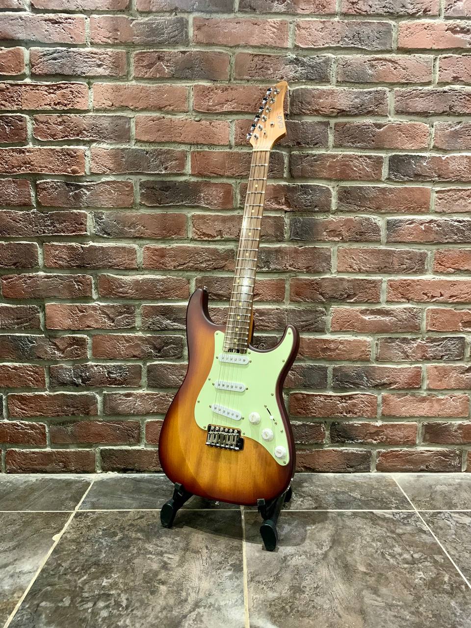 Электрогитара EART YMX-SG3 Brown Sunburst - изображение 9