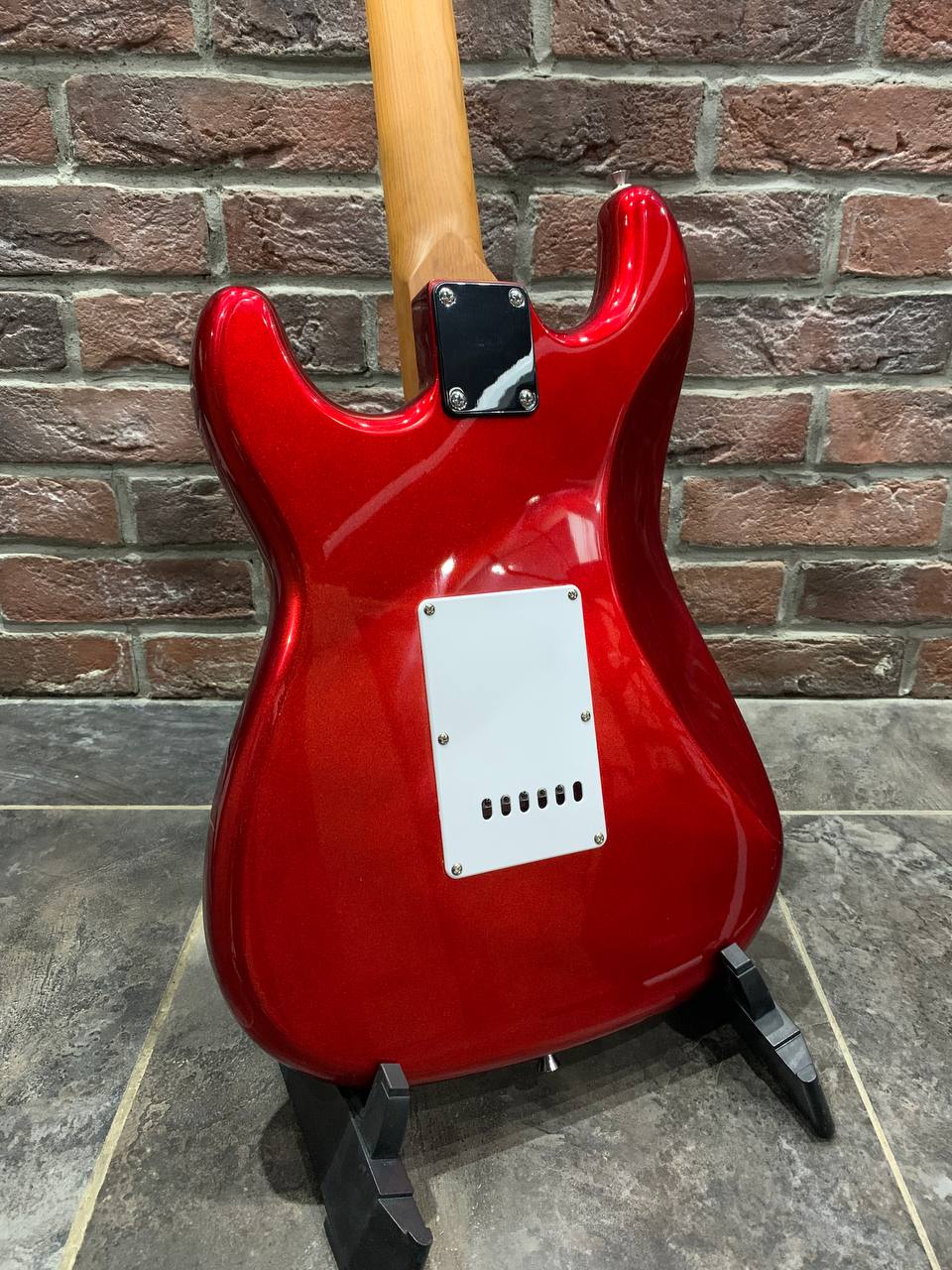 Электрогитара Bosstone Stratocaster HSS RED (аналог Fender) - изображение 2