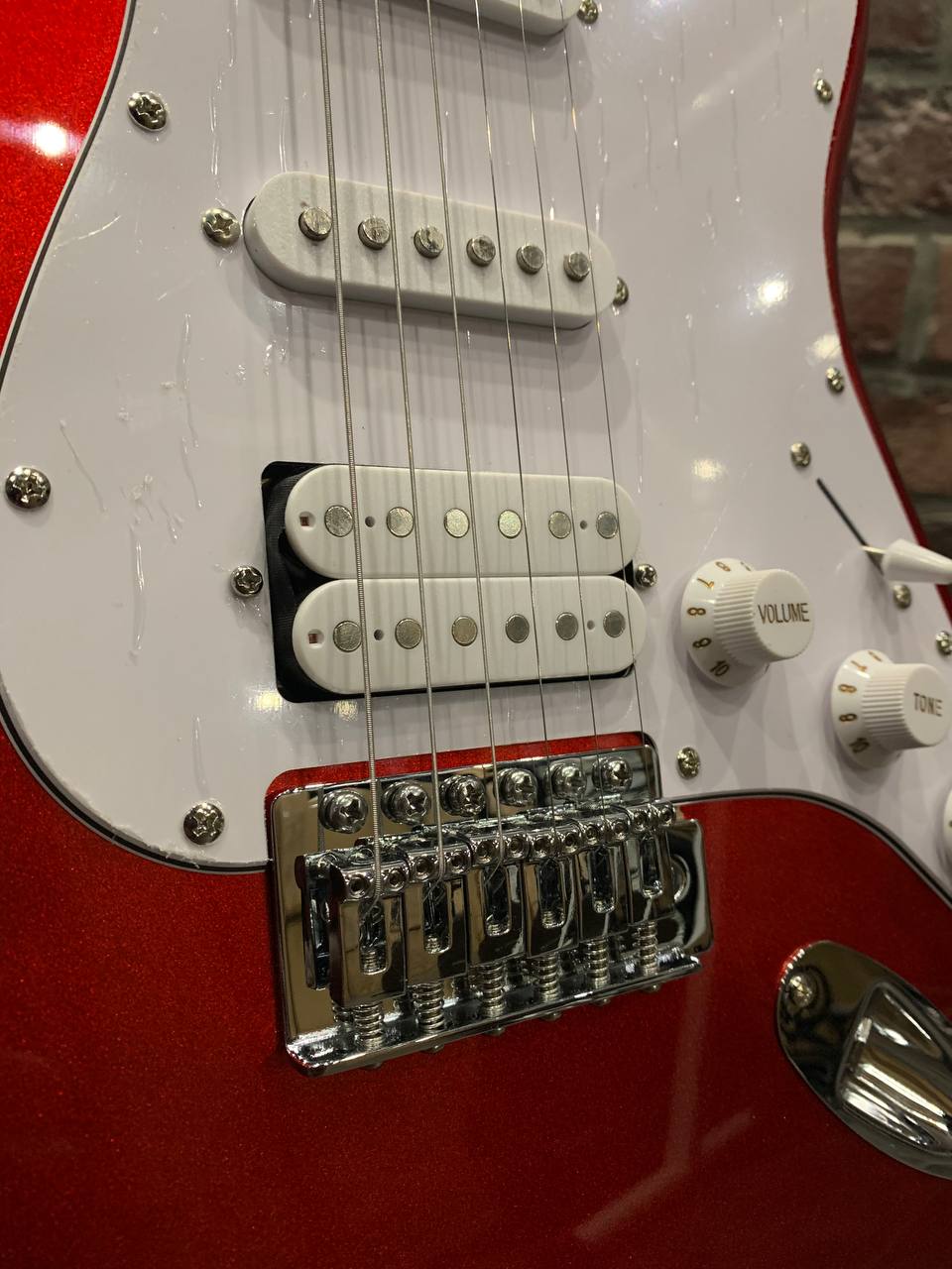 Электрогитара Bosstone Stratocaster HSS RED (аналог Fender) - изображение 3