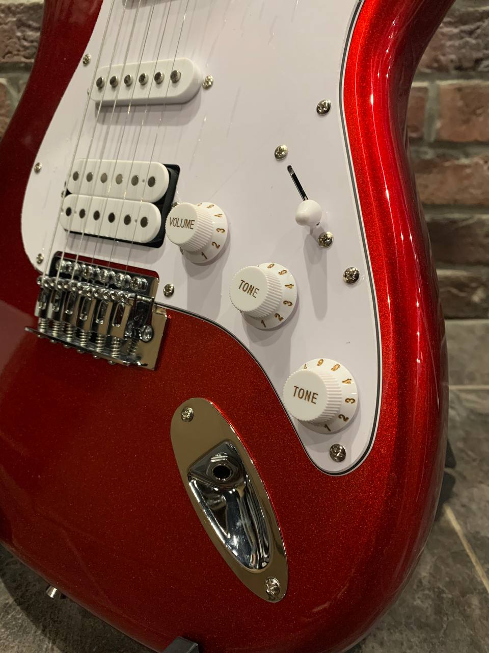 Электрогитара Bosstone Stratocaster HSS RED (аналог Fender) - изображение 4