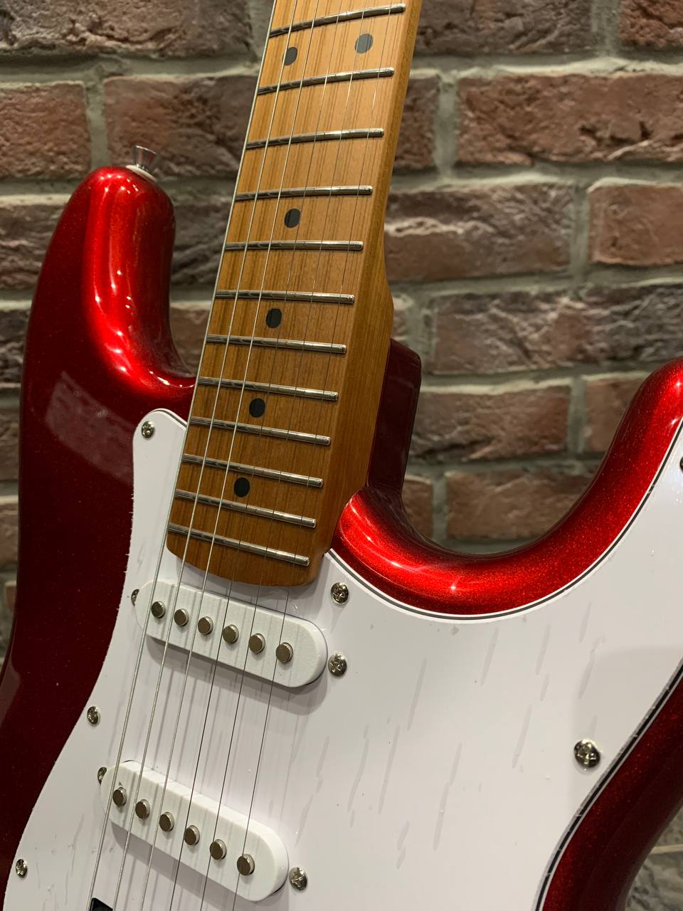 Электрогитара Bosstone Stratocaster HSS RED (аналог Fender) - изображение 5