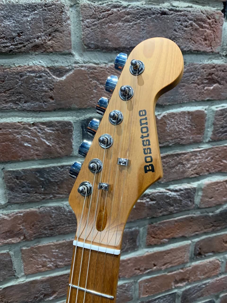 Электрогитара Bosstone Stratocaster HSS RED (аналог Fender) - изображение 7
