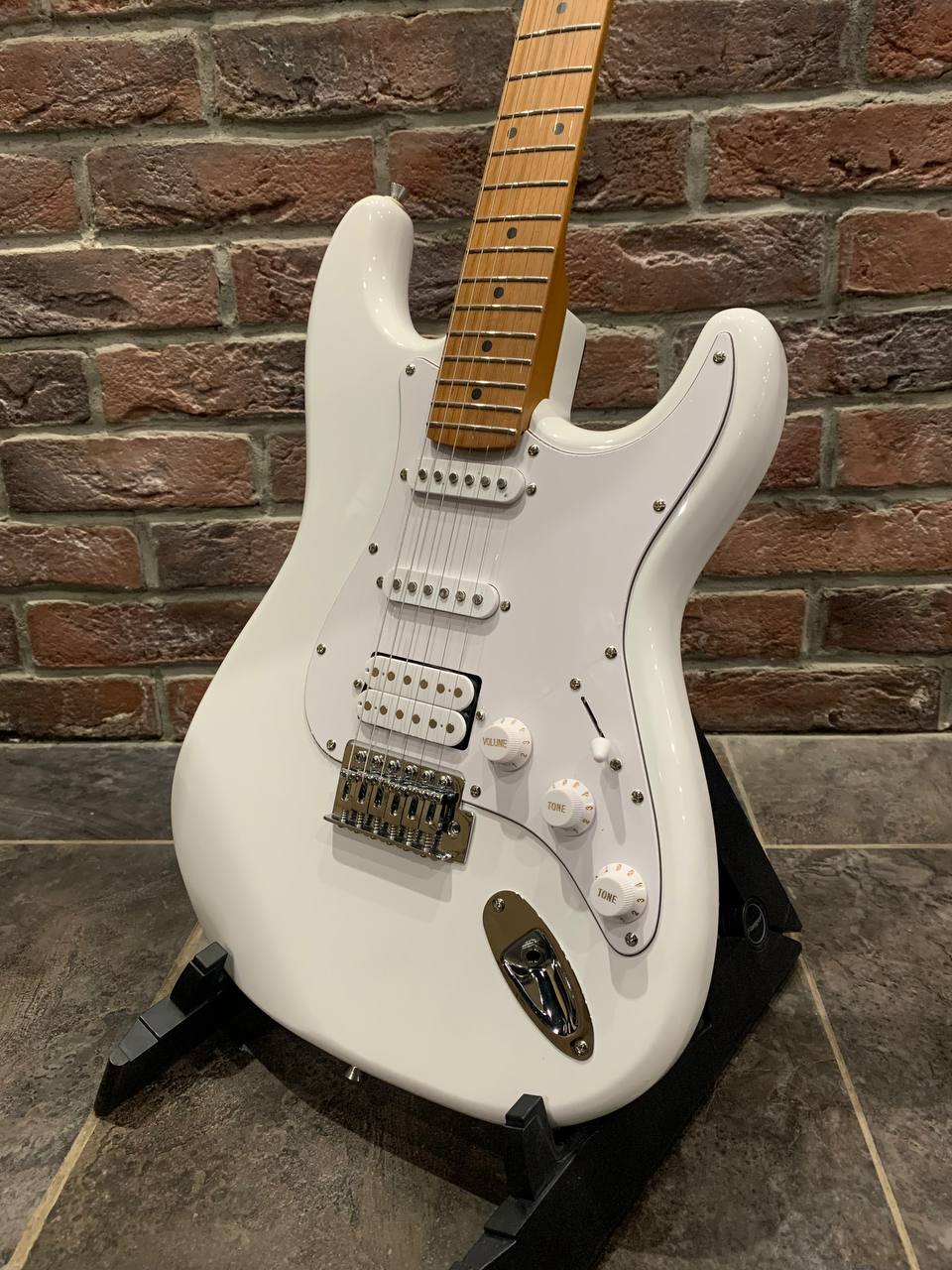 Электрогитара Stratocaster HSS WH (аналог Fender)