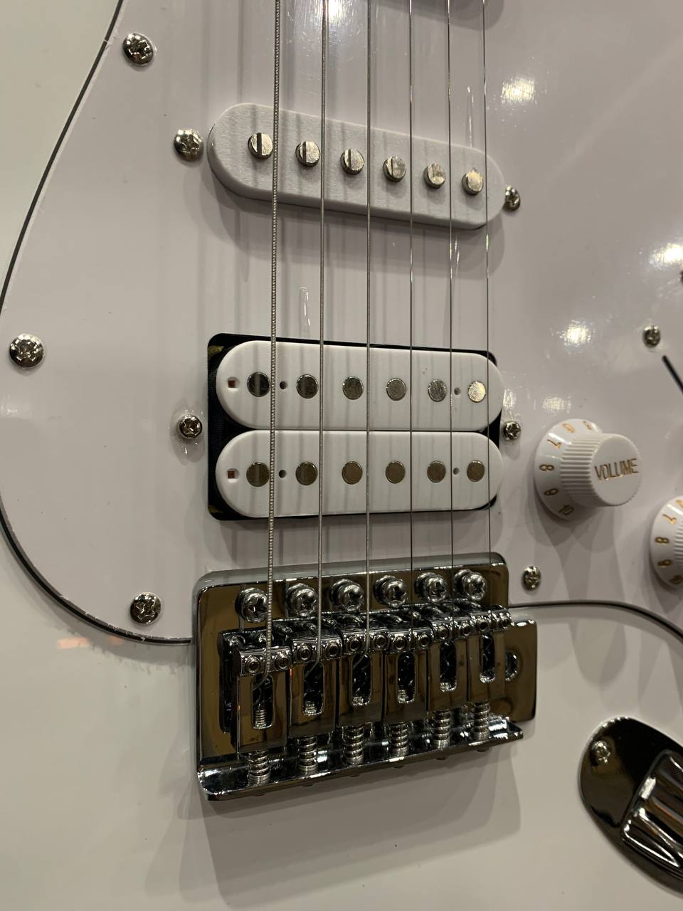 Электрогитара Stratocaster HSS WH (аналог Fender) - изображение 3