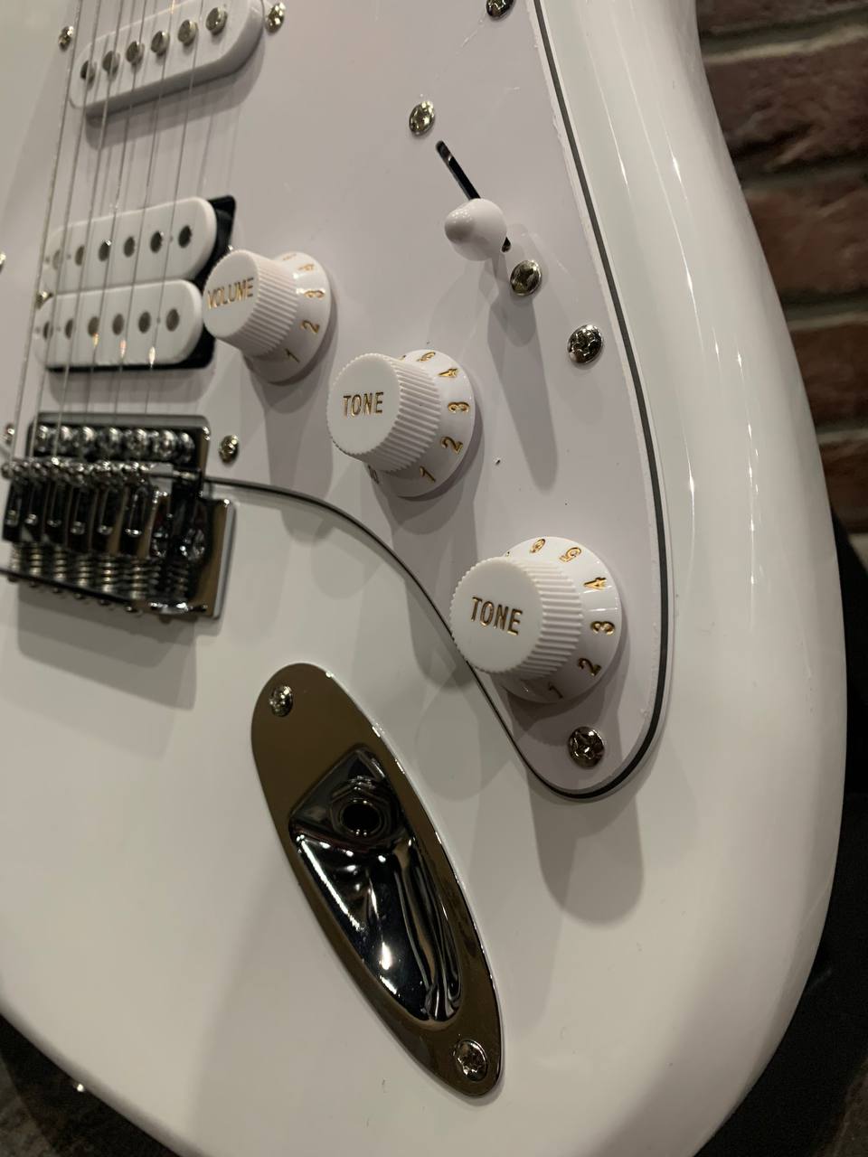 Электрогитара Stratocaster HSS WH (аналог Fender) - изображение 4