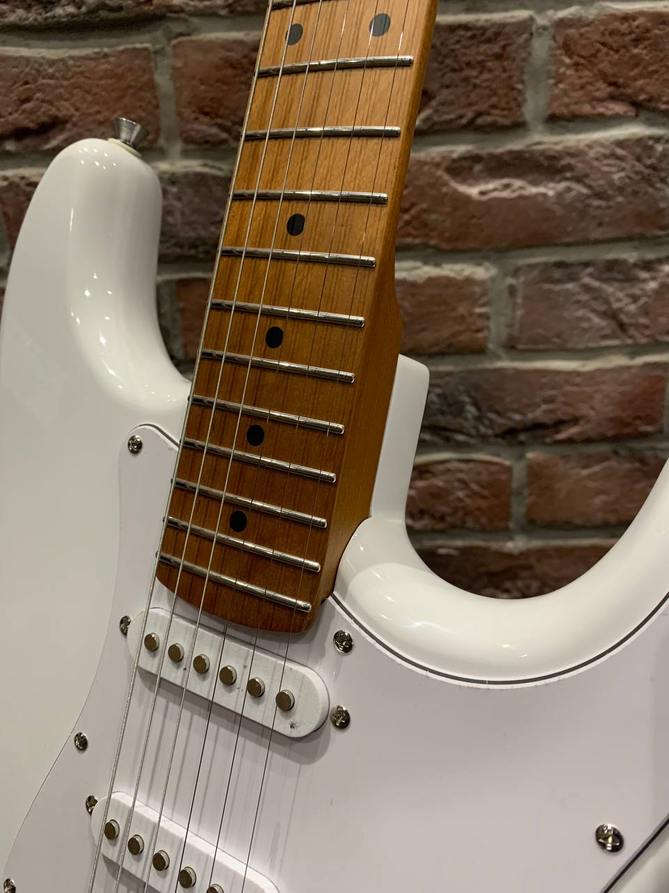 Электрогитара Stratocaster HSS WH (аналог Fender) - изображение 5