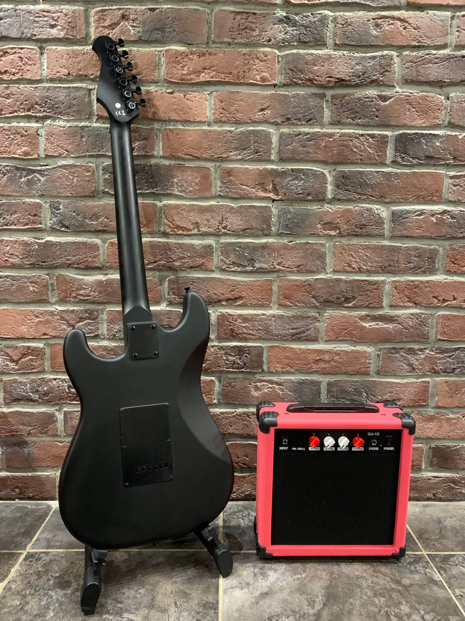 Электрогитара Harley Benton HSS + Комбик 15 ват - изображение 2