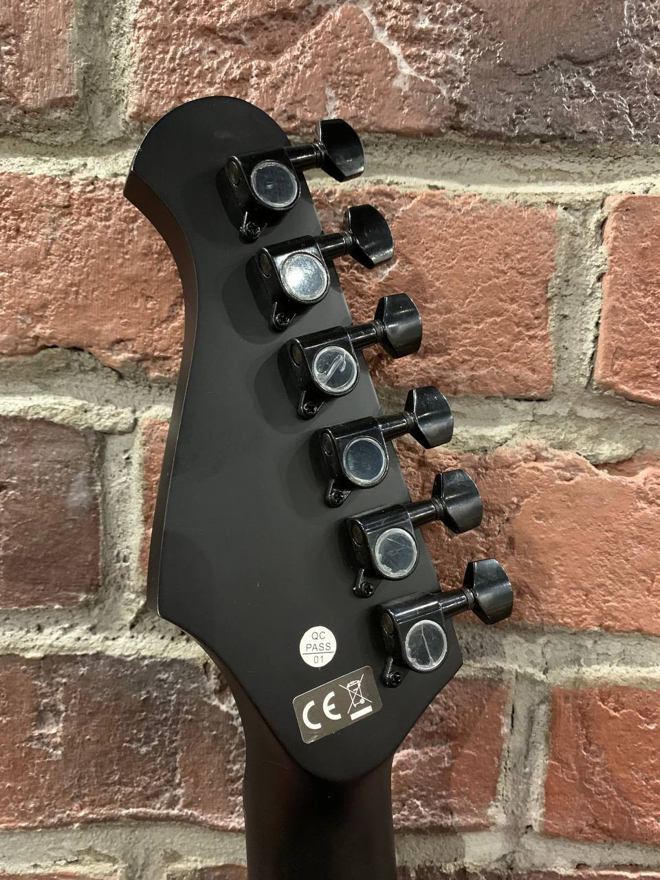 Электрогитара Harley Benton HSS + Комбик 15 ват - изображение 9