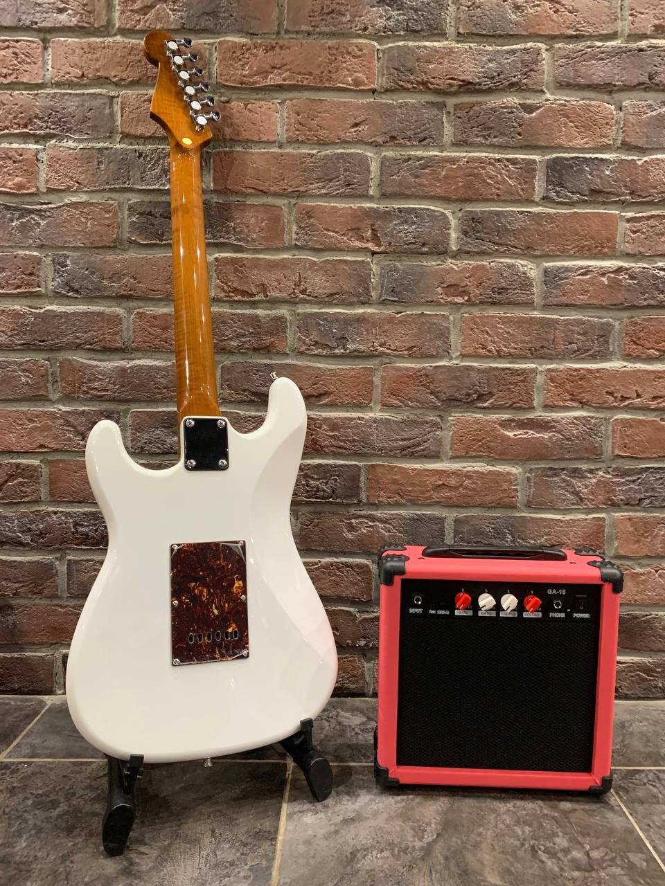 Электрогитара Stratocaster + Стильный Комбик 15 ват - изображение 2