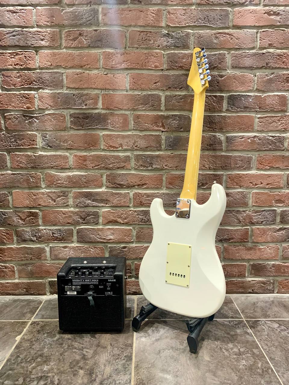 Электрогитара Stratocaster HSS + Цифровой Комбоусилитель с Эффектами с Драм Машиной - изображение 2
