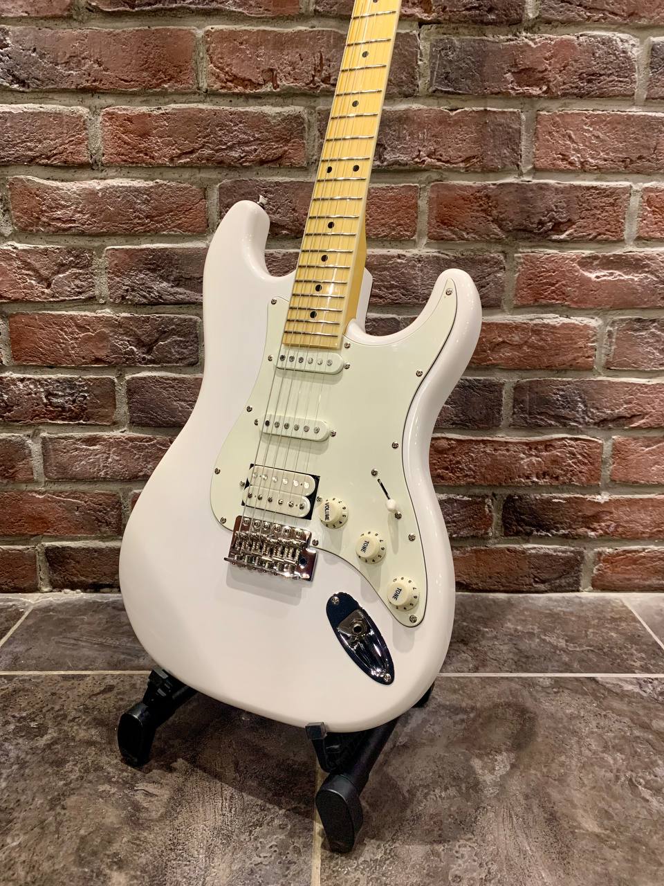 Электрогитара Stratocaster HSS + Цифровой Комбоусилитель с Эффектами с Драм Машиной - изображение 3