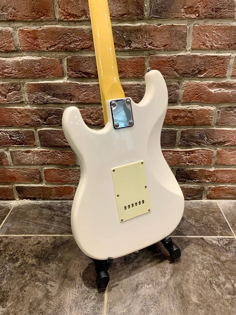 Электрогитара Stratocaster HSS + Цифровой Комбоусилитель с Эффектами с Драм Машиной - изображение 4