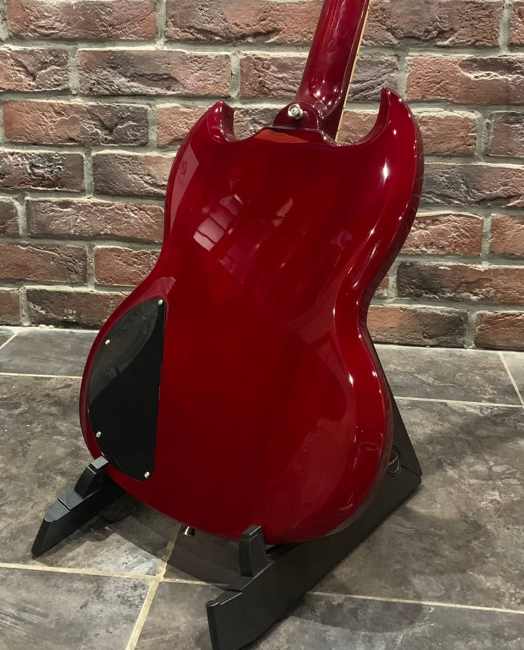 Электрогитара McCartney SG Cherry Edition - изображение 2