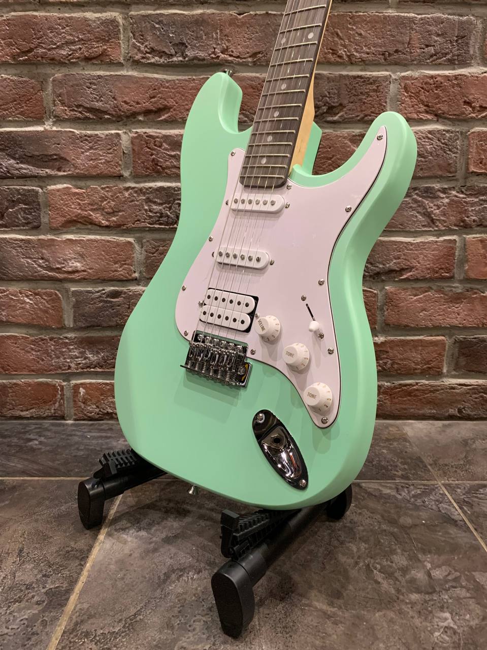 Электрогитара Stratocaster HSS + Цифровой Комбик NUX Mark 2 (комплект) - изображение 3