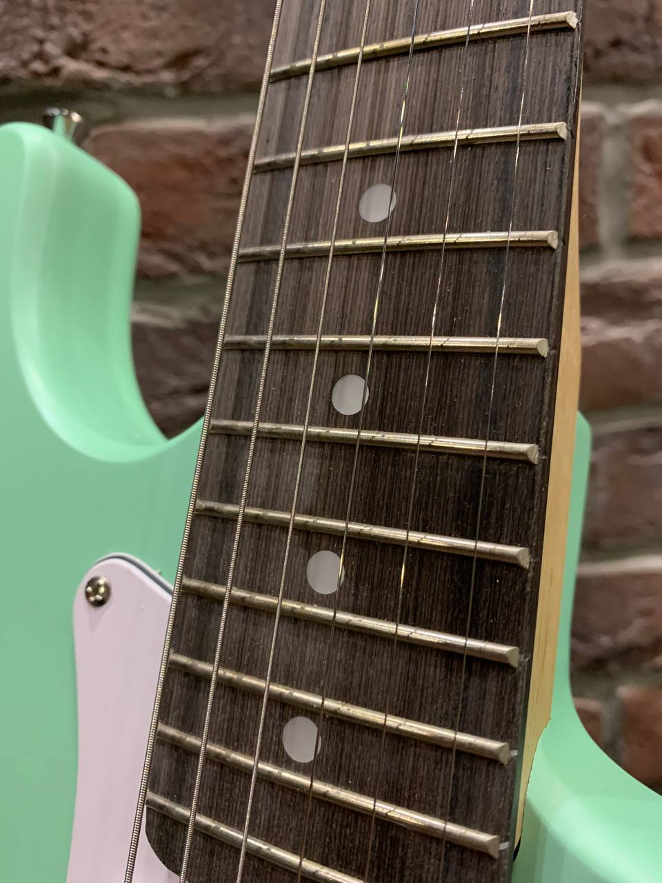 Электрогитара Stratocaster HSS + Цифровой Комбик NUX Mark 2 (комплект) - изображение 6